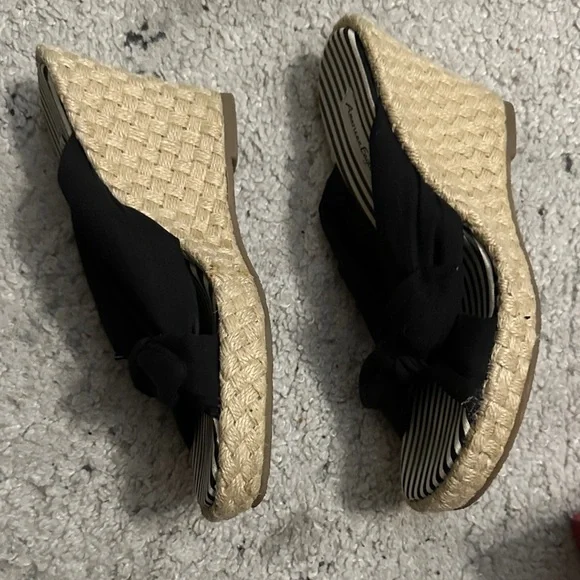 American Eagle Outfitters Black Striped Wedge SandalsSize 5 1/2 - Picture 4 of 7